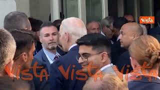 "Hello", Biden saluta le telecamere di Agenzia Vista