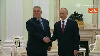 Viktor Orban ricevuto da Putin al Cremlino. L'ultimo incontro tra i due leader era stato nel 2023