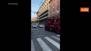 Anniversario strage Bologna, lo storico bus 37 apre il corteo della commemorazione