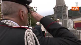 Mattarella depone una corona presso il Monumento ai Caduti di Ampezzo