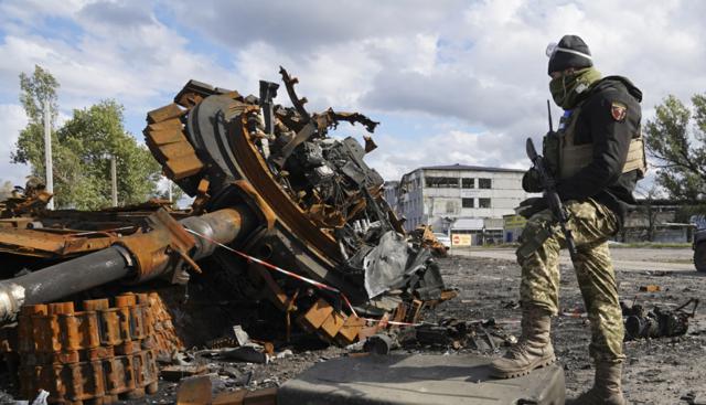 Ucraina, Londra stanzierà 230 milioni per la forza multilaterale - Medvedev: "Governanti europei idioti"
