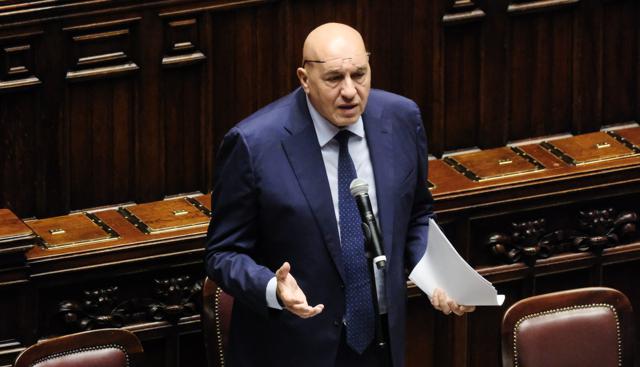 Dl Ucraina, il governo pone la fiducia alla Camera. I vannacciani all'attacco: "Salvini schiacciato dalle sue contraddizioni"