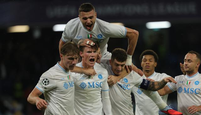 McTominay affonda il Qarabag: scatto in Champions League - Conte: "Il Napoli non era morto, ma la situazione infortuni è dura"