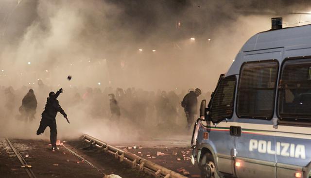 Askatasuna e gli scontri di Torino, domiciliari al presunto aggressore dell'agente. Due già liberi (ma con obbligo di firma)