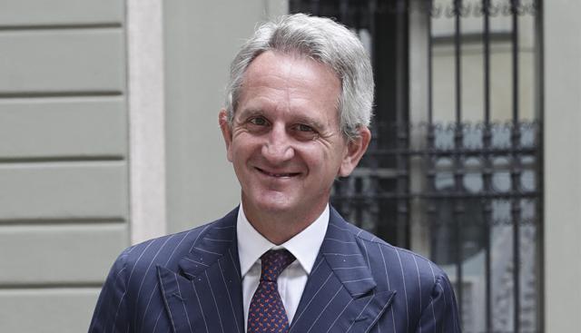 Mediobanca, l’uscita di Nagel resta un rebus: si tratta sul patto di non-concorrenza, mentre l'ex Ceo guarda già a Londra