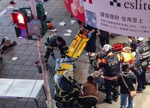 Taiwan, paura in metro a Taipei. Attacco con coltello e fumogeni, 3 morti e 5 feriti Taiwan, paura in metro a Taipei. Attacco con coltello e fumogeni, 3 morti e 5 feriti