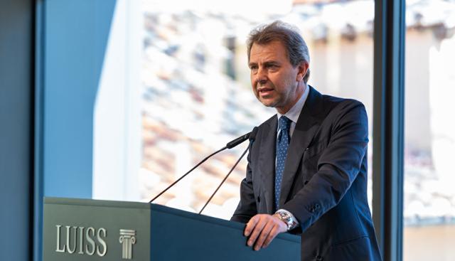 Esposizione ai social e violenza in crescita: "Utenti del web mossi dalla voglia di visibilità e dalla necessità di stupire gli altri a tutti i costi"