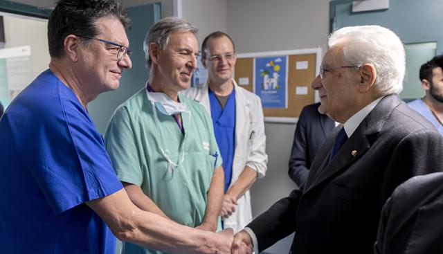 Crans-Montana, i ragazzi al Niguarda sono fuori pericolo di vita. Bertolaso: "La visita di Mattarella è servita"