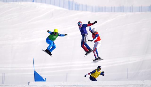 Milano Cortina, Moioli-Sommariva argento in gara mista a coppie snowboard cross. Record di medaglie per l'Italia